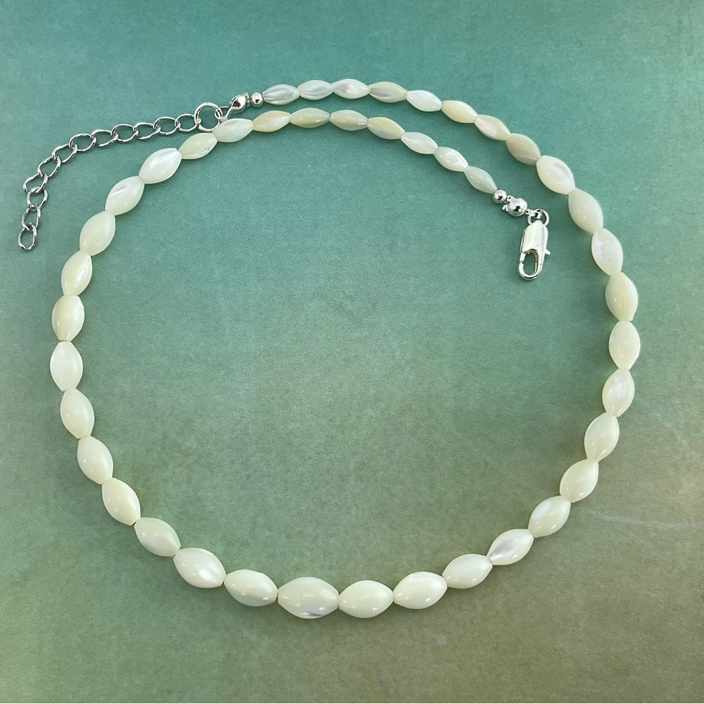 Mother of Pearl Choker Necklace, Handmade, Graduated Oval Beads, 16" Long - Picture 4 of 12